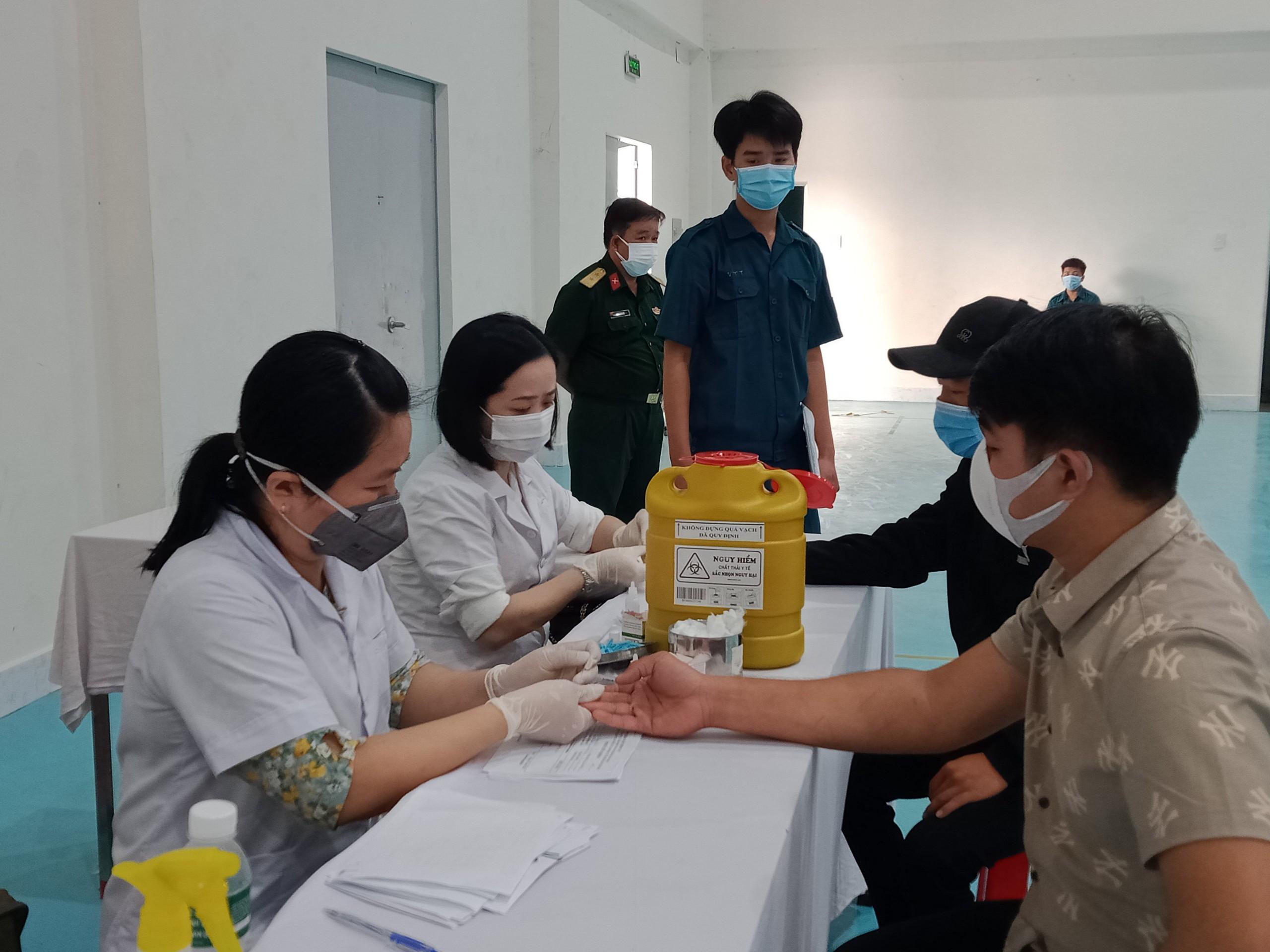 Hội đồng NVQS huyện Dương Minh Châu: Giám sát HIV, ma túy đối với gần 200 công dân trúng tuyển nghĩa vụ quân sự và tham gia công an nhân dân năm 2022